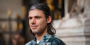 Orelsan's profile including the latest music, albums, songs, music videos and more updates. Amazon Prime Orelsan Aura Son Documentaire Nrj Antilles