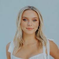 Julie Mccranie's Instagram, Twitter & Facebook