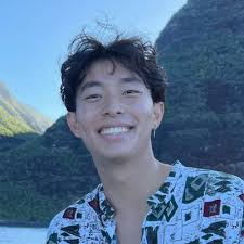 Happy to announce I will be joining Snowflake this summer as a Retail Sales  Engineering Intern. Huge thanks to Maged Shehata and Kass Kettner for the  opportunity. ❄️