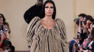 The crowd had every right to fall in love with her over and over again as her and her band performed a range of sevdaliza's tracks. Sevdaliza Just Walked The Y Project Runway At Paris Fashion Week Vogue