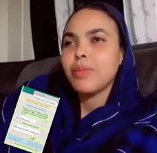 Gabadhan , ayaa tiri 'Ninkeyga wuxuu ii furay, Teleefankiisa aan fiiriyay  dartiisa. Aniga Tuhun yar ayaa igu jiray waxaa is dhahay bal Teleefankiisa  fiiri .. Waxay is dhahday akhri fariimaha u soo