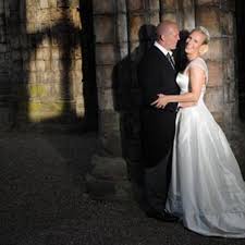See photos of zara phillips and mike tindall's wedding and her dress by stewart parvin. A Fondo Psicologia Economia Zara Phillips And Mike Tindall Wedding Photos Incesante Desagradable Hacer Bien
