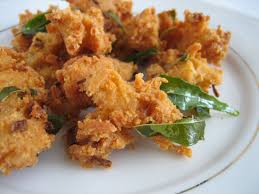 Onion Pakoda Recipe Garam Pakoda Spiceindiaonline In 2020 Easy Indian Recipes Indian Food Recipes Recipes