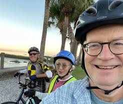 What are the best long bike routes in the Savannah area?