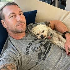 Frank Thayer's Instagram, Twitter & Facebook