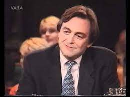 Om het geheel in een aanvaardbaar perspectief te plaatsen, voorziet een onafhankelijke derde het stuk tussen de bedrijven door van tot nadenken stemmende bespiegelingen. De Achterkant Van Het Gelijk 1995 Youtube