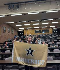 thanks to @vumedicine for hosting our PGY2 Stiles Harper to chat with  students about a career in EM. Stiles had the best possible backup:  @docglauc (we are pretty sure that Stiles didn't