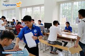 B) nộp hồ sơ bằng chuyển phát nhanh qua đường bưu điện theo địa chỉ: Thong Tin Tuyá»ƒn Sinh TrÆ°á»ng Ä'áº¡i Há»c Kinh Táº¿ Ká»¹ Thuáº­t Cong Nghiá»‡p CÆ¡ Sá»Ÿ Ha Ná»™i
