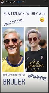 Bird posted a photo on instagram of rapinoe on one knee, putting a ring on the seattle storm guard's left hand ring finger. Ozil Tragt Jetzt Platinblond Und Ahnelt Damit Us Fussballstar Megan Rapinoe Stern De