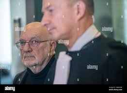 L schild hi-res stock photography and images