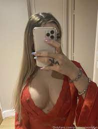 Des nouvelles photos et vidéo de Polska nue et seins nus - Whassup