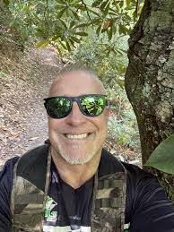 Justin Shores's Instagram, Twitter & Facebook