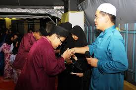 Bermula jam 6.30 petang, kesemua tetamu istimewa ini disambut meriah oleh kakitangan klana resort seremban, disusuli dengan acara ramah mesra. Majlis Iftar Ansara Seremban 81 Di Rumah Kebajikan Nursyaheera