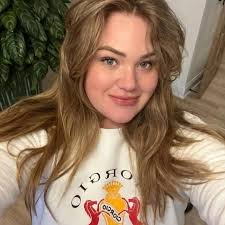 I'm not usually one to make the first move, but I couldn't resist messaging  you after seeing your profile. You seem like someone who knows how to have  a good time. Am