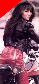 Shannen doherty talks about being brenda walsh and growing up on the set of 90210. Shannen Doherty 90s Memories Beverley Hills 90210 Fashion Shannen Doherty Beverly Hills 90210