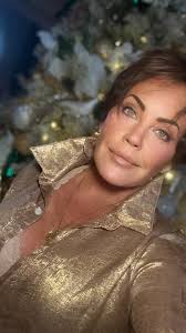 I all of a sudden have enjoyed wearing more gold than silver. I'm not good  about wearing mixed metals yet tho… are you?