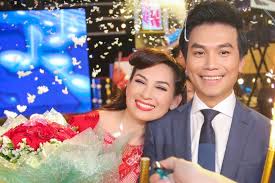 Nối lại tình xưa, thành phố buồn, nhật ký đời tôi, em về miệt thứ, tình đời, kiếp cầm ca… bởi vậy phi nhung luôn nói tôi là người yêu không bao giờ yêu và người chồng không bao giờ cưới., mạnh quỳnh nói. Phi Nhung Ngáº£ Ä'áº§u Len Vai Máº¡nh Quá»³nh Má»«ng Sinh Nháº­t Vnexpress Giáº£i Tri