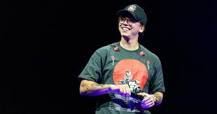 The fact that logan has done just shows true sportsman's ship, and i'm not going to lie i think his. Rapper Logic Lasst 186 000 Euro Fur Eine Pokemon Karte Springen Web De