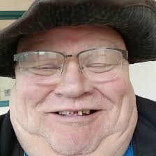 What archtop guitar produces a warm, dark legato sound?