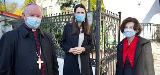 Book a hotel in paris. Vizita Ips Aurel PercÄ In Parohia Preasfanta InimÄ A Lui Isus Din BucureÈti Catholica Ro