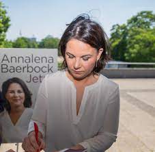 Annalena charlotte alma baerbock (s. Buch Von Annalena Baerbock Soll Quellenangaben Bekommen Welt
