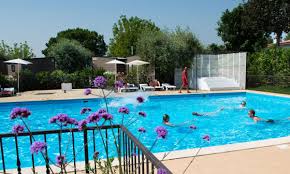 Jahrhunderts, als nach dem ersten weltkrieg der aufschwung mit den goldenen zwanzigern einzug in deutschland hielt. Camping Vacanze Glamping Boutique Gardasee Campingplatz In Italien Finden Mit Allcamps Online Familienurlaub Buchen