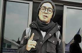 Check spelling or type a new query. Video Mengaji Ustadz Evie Effendi Dicibir Netizen Bacaan Salah Sudah Berani Ceramah