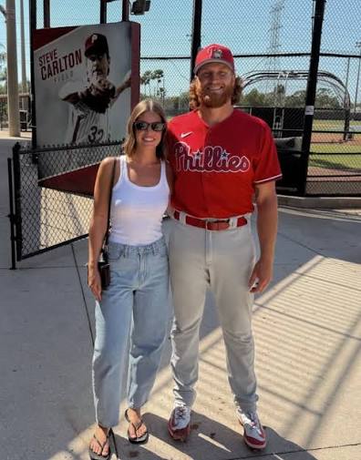 Philadelphia Phillies star Colin Peluse with his girlfriend 😍♥️