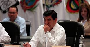 Tribunal ampara a Mario Marín por revocación de prisión domiciliaria; fallo no implica su liberación