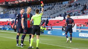 « tu devrais écouter ta mère », une banderole contre le recrutement de paul pogba. Psg Mickael Madar Dezingue Les Joueurs Parisiens Face A Lille