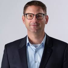 🎓Ein akademisches Highlight zum Ende des Jahres: Ich habe erfolgreich  meinen Master an der EBS Universität für Wirtschaft und Recht absolviert.  Der berufsbegleitende Master im Bereich Business…