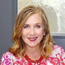 Kari Grove's Instagram, Twitter & Facebook