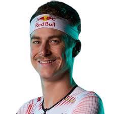 Adam Munch's Instagram, Twitter & Facebook