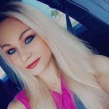 i need help by monday looking for a spray color for my end hair to match my  outfit this is my hair and my outfit as its for work i dont want