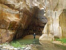 حجرة المسافر في وادي الهيدان بين جبال الاردن وصابب على البحر الميت havana cuba natural landmarks landmarks