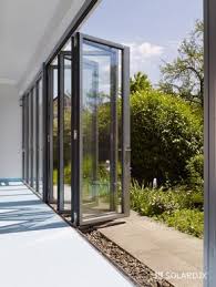 Grossartiger Blick Und Riesige Offnung In Den Garten Bei Geoffneter Glasfaltwand Modell Sl 80 Haus Aussendesign Hauswand Moderne Hausfassade