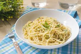 Spaghetti Aglio Olio E Peperoncino Fatto In Casa Da Benedetta Rossi Ricetta Primi Piatti Di Pasta Cibo Etnico Ricette