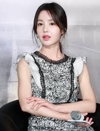 남규리 of seeya;nam gyu ri. ë‚¨ê·œë¦¬ ë‹µë³€ì„ ìƒê°í•˜ë©° í˜€ ë¹¼ê³° ë°ìžë·°