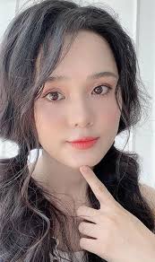 Sau tin đồn bị Duy Mạnh đánh đập, Quỳnh Anh vén áo khoe bụng bầu và thai đã  biết máy