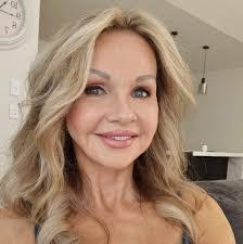 Anne Flack's Instagram, Twitter & Facebook