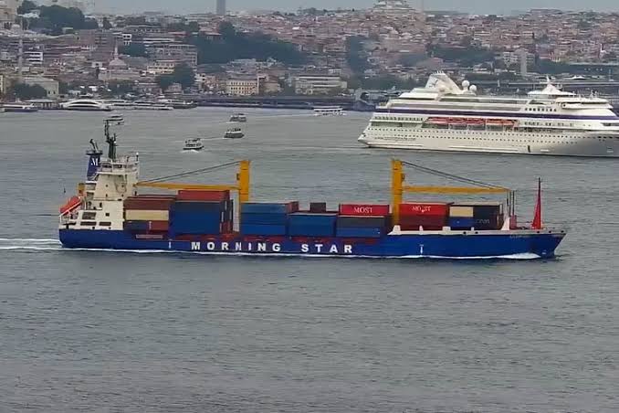 Karadeniz’de dron saldırısına uğradığı bildirilen Türk bayraklı LIONFISH konteyner gemisi