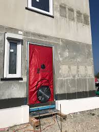 Prüfung der luftdichtigkeit (blower door) zur bestätigung der gebäudequalität die luftdichtigkeit von gebäuden ist eine wichtige voraussetzung zur energieeinsparung und temperaturregelung. Blower Door Test Ingenieurburo Bayern Ibak Ingenieurburo