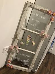 Altes Fenster Dekoriert Ein Geschenk Zum Muttertag Diygartendekoration Balkongarden Gartendekorati In 2020 Alte Fenster Dekorieren Fenster Dekorieren Alte Fenster