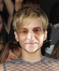 I tried to fix my silkie's hair problems, and it looks like a hippy  hairstyle from the 80's 🤣 (heres the picture of what I did like you  requested, Angelina Rice lol)