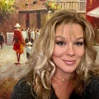 Suzannah Crowder's Instagram, Twitter & Facebook