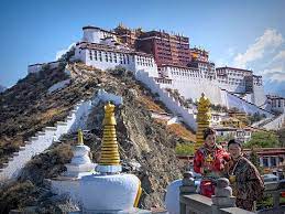 Photo Climbing To The Top Of The Potala Palace In Lhasa Tibet What Doesn T Kill Us Makes Us Stronger Tibet Lhasa Lhasa Tibet