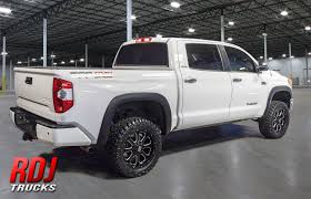 We currently carry 11 fender flare products to choose from for your 2017 toyota tundra, and our inventory prices range from as little as $223.99 up to $406.99. Toyota Tundra 2014 2021 Rdj Trucks Hwy Pro Oem Factory Style Fender Flares 40 6016