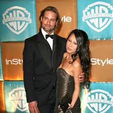 She hasn't mentioned her exact date of birth so her age is still unknown. Josh Holloway This Is His Beautiful Wife Yessica