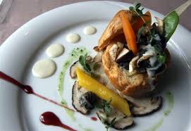 Gougere Farcie Aux Escargots De Bourgogne Et Aux Cepes Creme D Ail Doux Une Recette De Saison Photo Jean Becker Cuisine Cuisine Francaise Gougeres Farcies