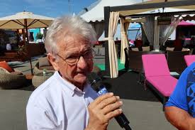 «cela lui rappelle des souvenirs. A 72 Ans Jean Pierre Descombes Continue D Animer La Foire Exposition De La Rochelle Actu La Rochelle